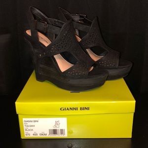 Gianna Bini Black Wedges